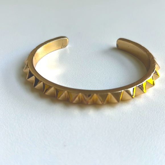 Gold tone punk stud bracelet - Picture 1 of 3